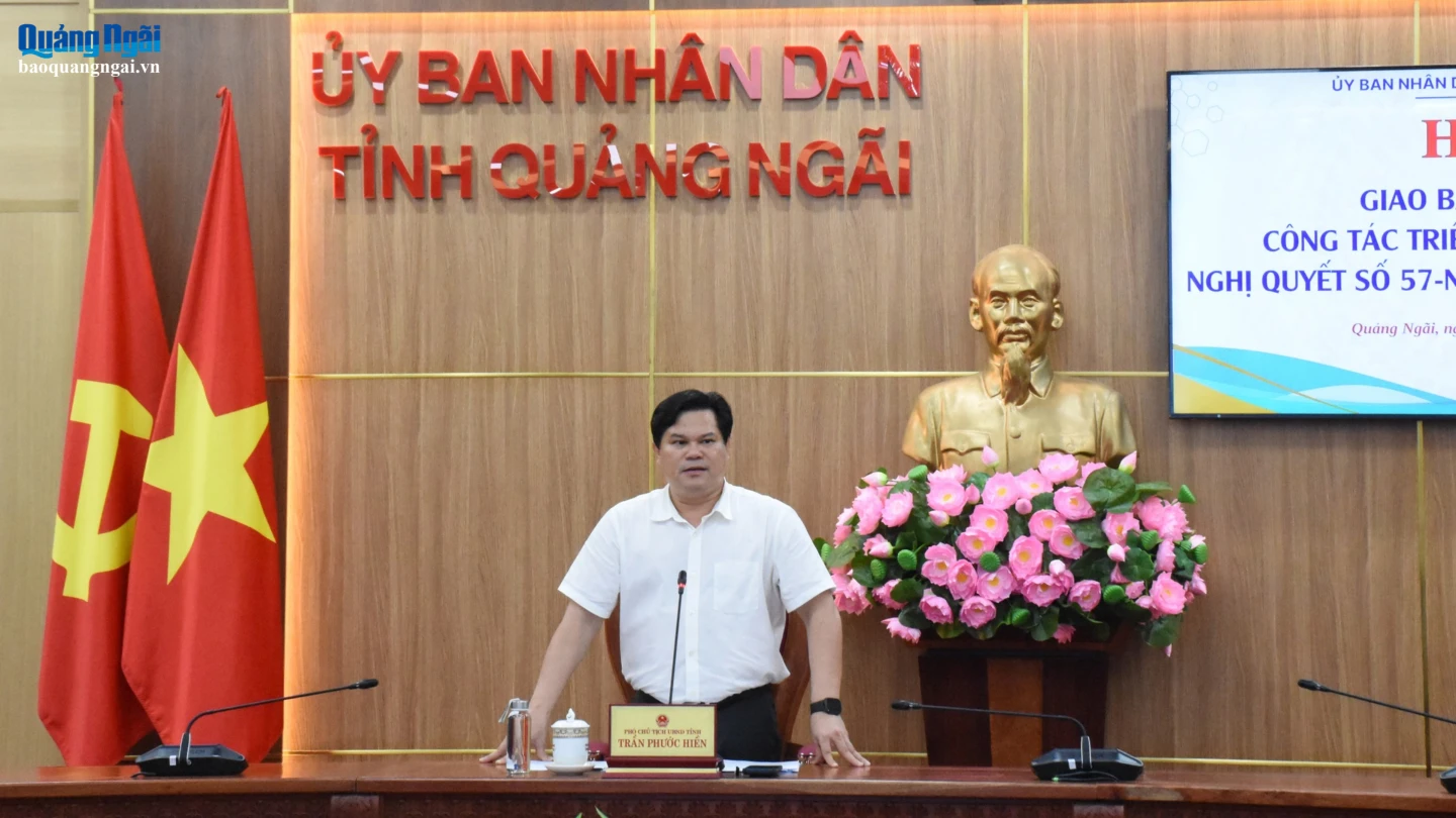 Phó Chủ tịch UBND tỉnh Trần Phước Hiền kết luận cuộc họp.