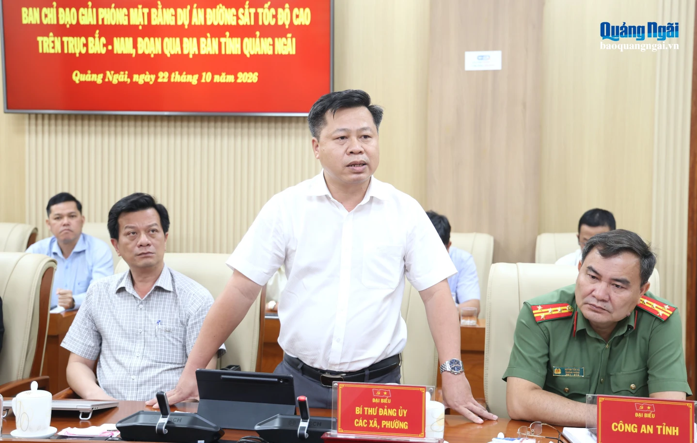 Lãnh đạo các địa phương phát biểu tại cuộc họp.