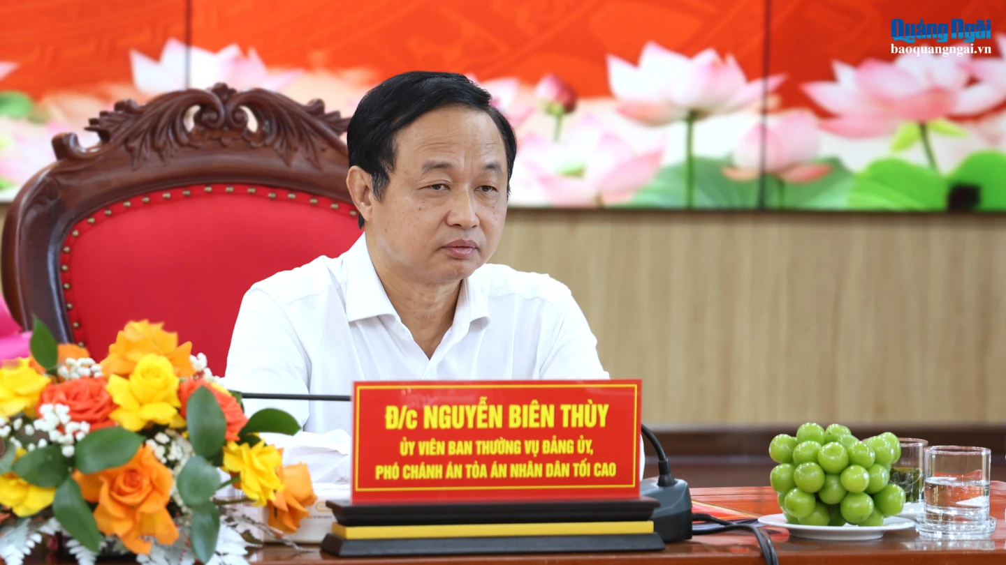 Phó Chánh án Tòa án Nhân dân tối cao Nguyễn Biên Thùy thăm và làm việc với Tòa án Nhân dân tỉnh Quảng Ngãi.