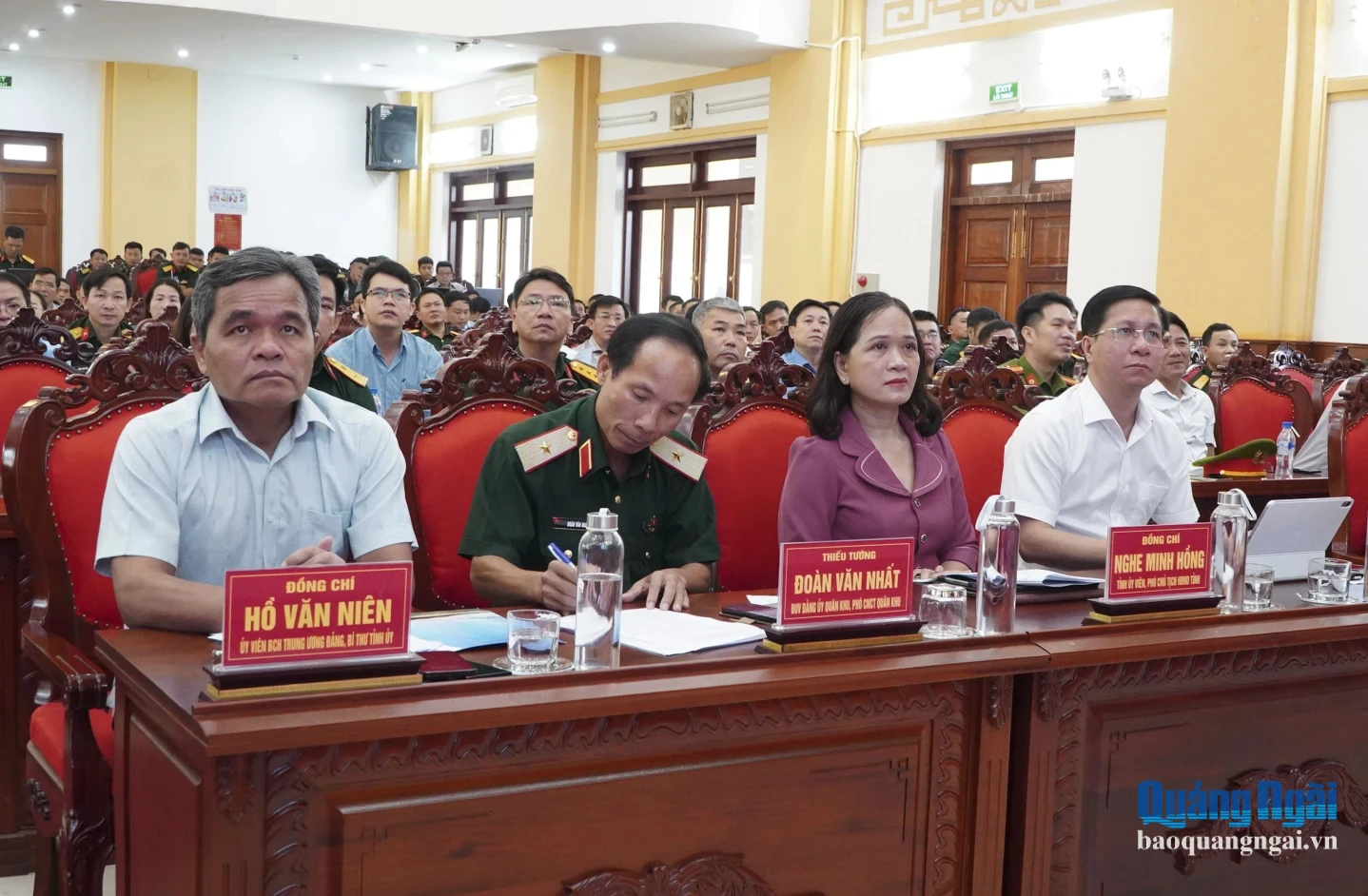 Ủy viên Trung ương Đảng, Bí thư Tỉnh ủy Hồ Văn Niên và các đại biểu dự hội nghị.