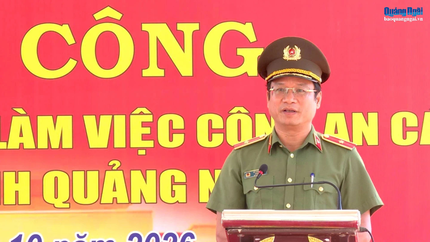 Thiếu tướng Hồ Song Ân - Giám đốc Công an tỉnh phát biểu tại lễ khởi công.