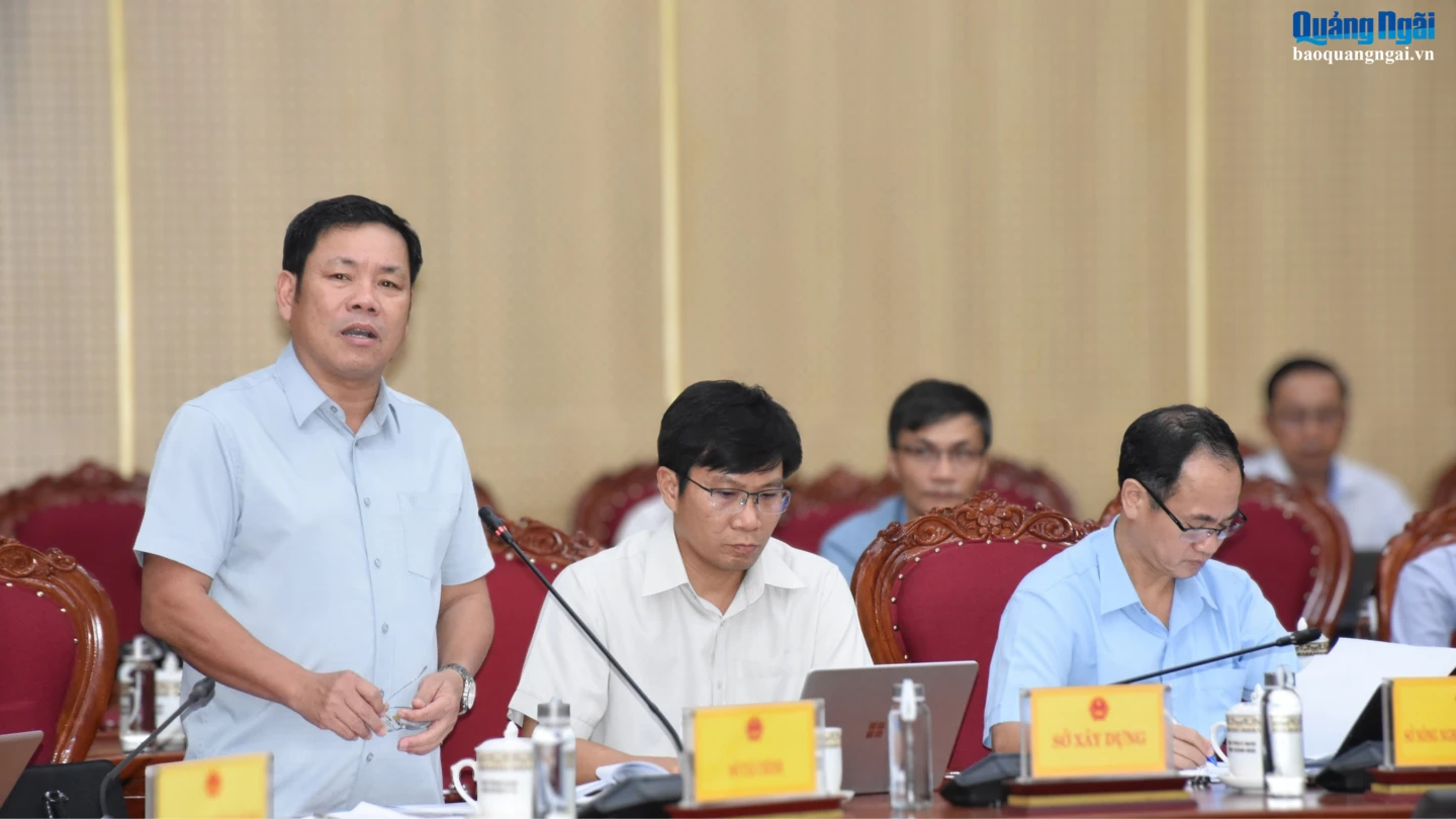 Lãnh đạo Sở Tài chính nêu ý kiến tại cuộc họp.