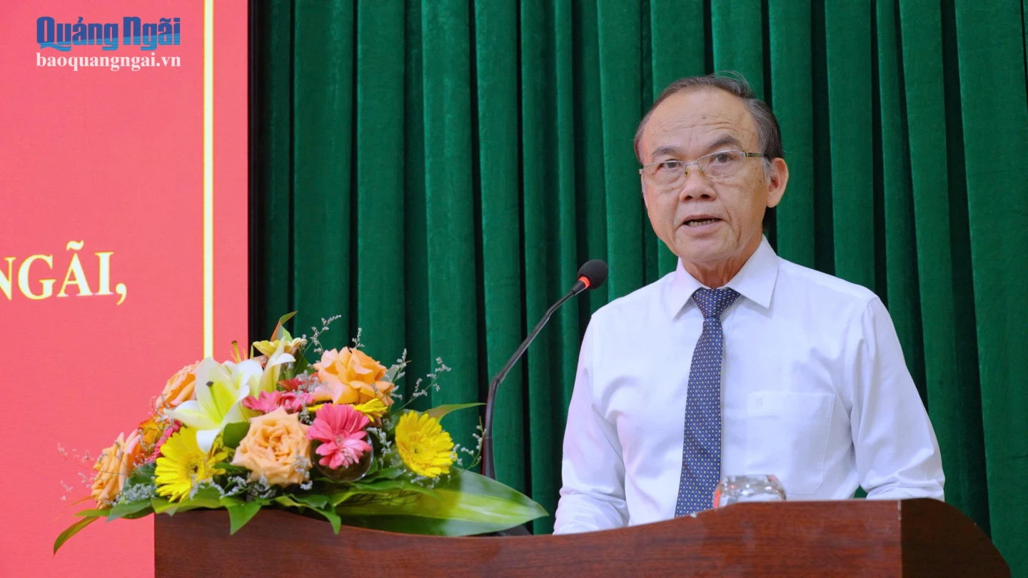 Phó Giáo sư, Tiến sĩ Nguyễn Ngọc Hòa phát biểu tại lễ khai giảng tại cơ sở 1 Trường Chính trị tỉnh Quảng Ngãi.