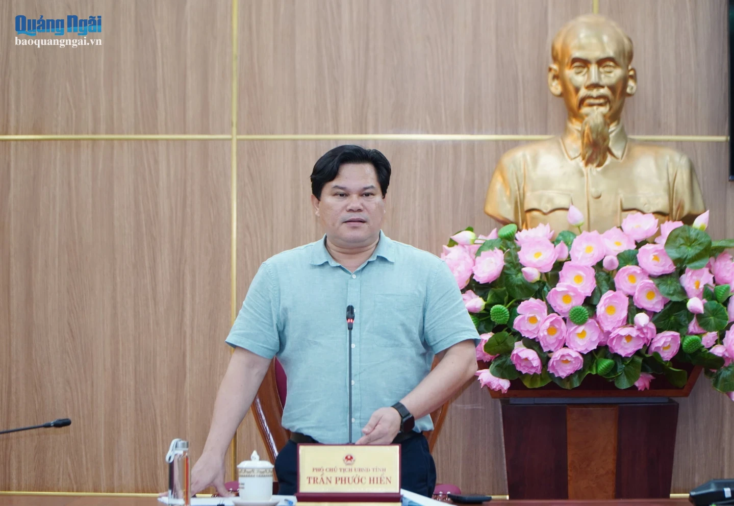 Phó Chủ tịch UBND tỉnh Trần Phước Hiền phát biểu tại cuộc họp.