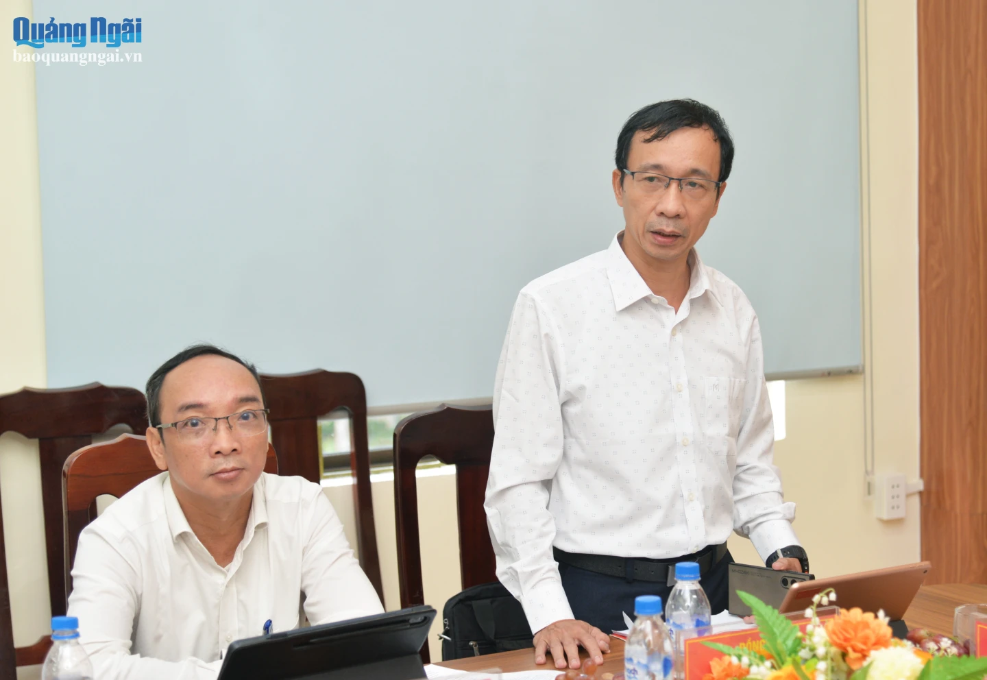 Đồng chí Huỳnh Đức Minh - Tỉnh ủy viên, Giám đốc Báo và Phát thanh, Truyền hình Quảng Ngãi phát biểu tại buổi làm việc.