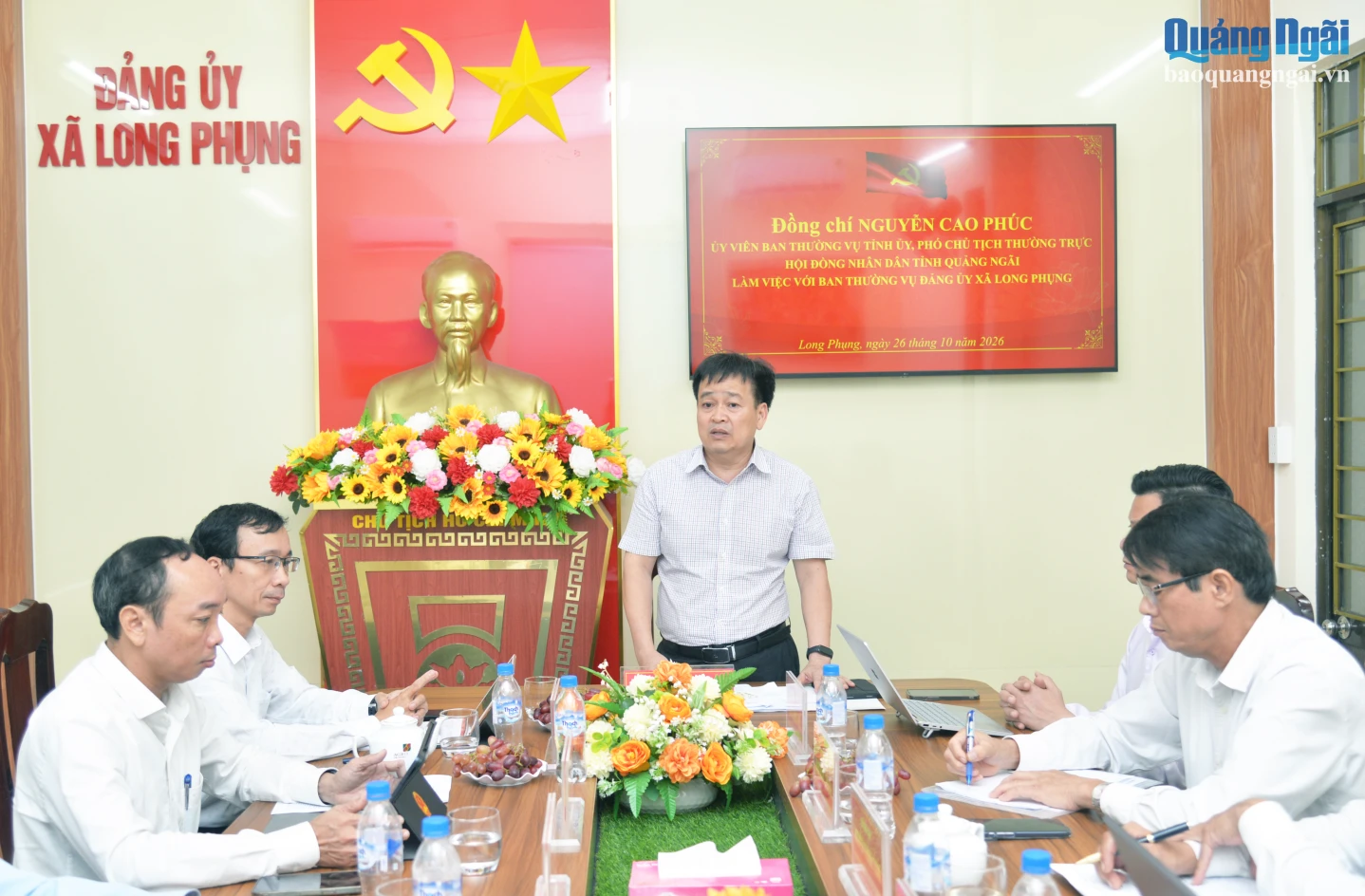 Ủy viên Ban Thường vụ Tỉnh ủy, Phó Chủ tịch Thường trực HĐND tỉnh Nguyễn Cao Phúc chủ trì buổi làm việc với Ban Thường vụ Đảng ủy xã Long Phụng.