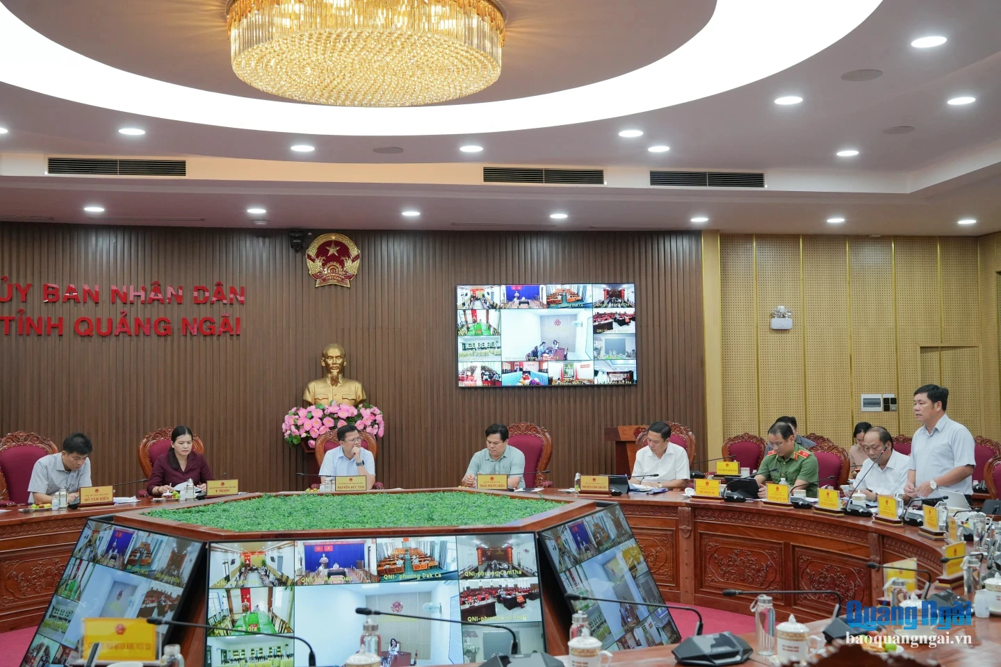 Quang cảnh cuộc họp.