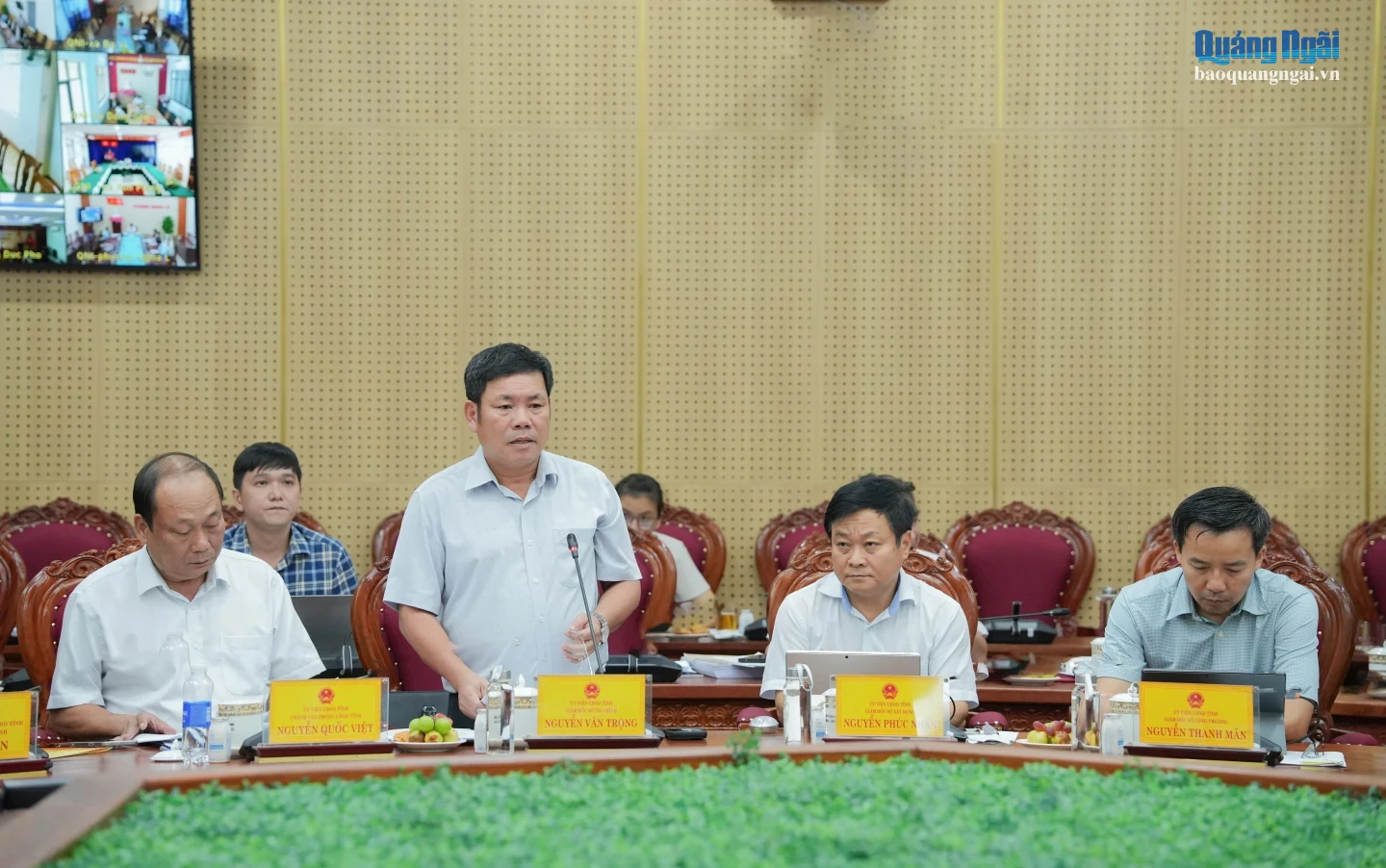 Lãnh đạo Sở Tài chính báo cáo tại cuộc họp.