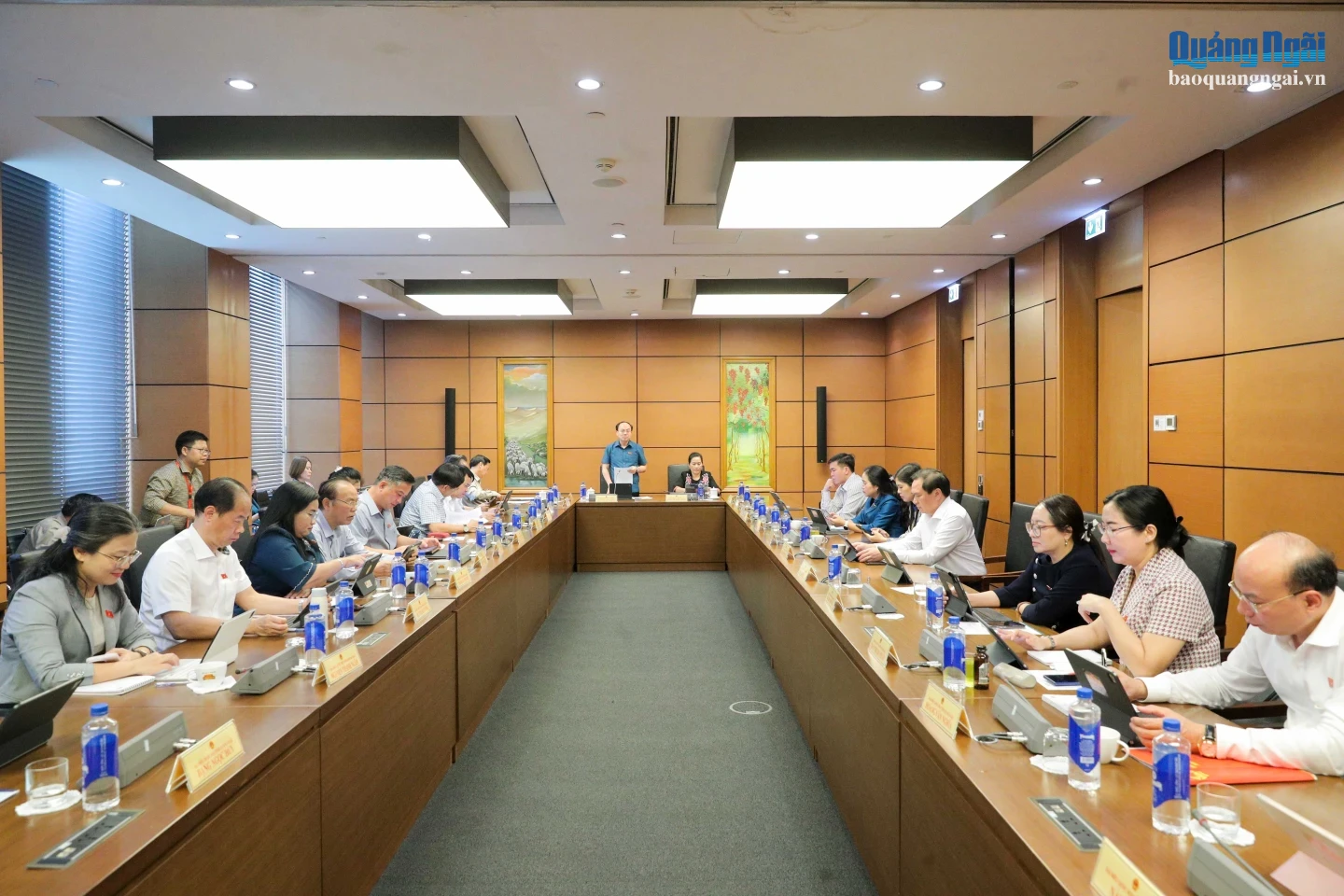 Quang cảnh phiên thảo luận tại Tổ.