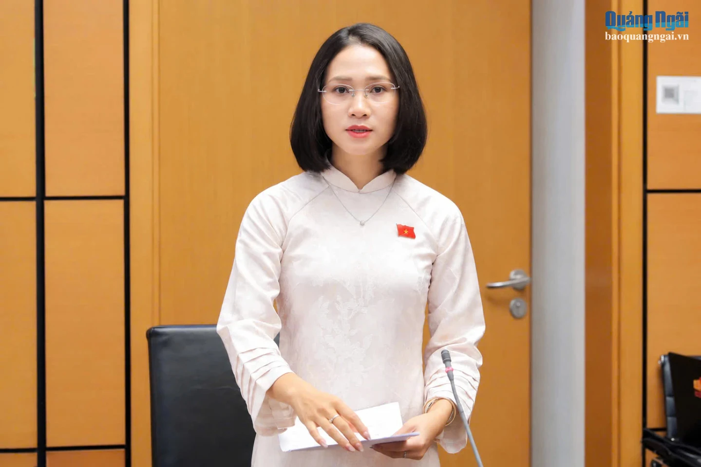 Đại biểu Quốc hội Nàng Xô Vi phát biểu thảo luận.