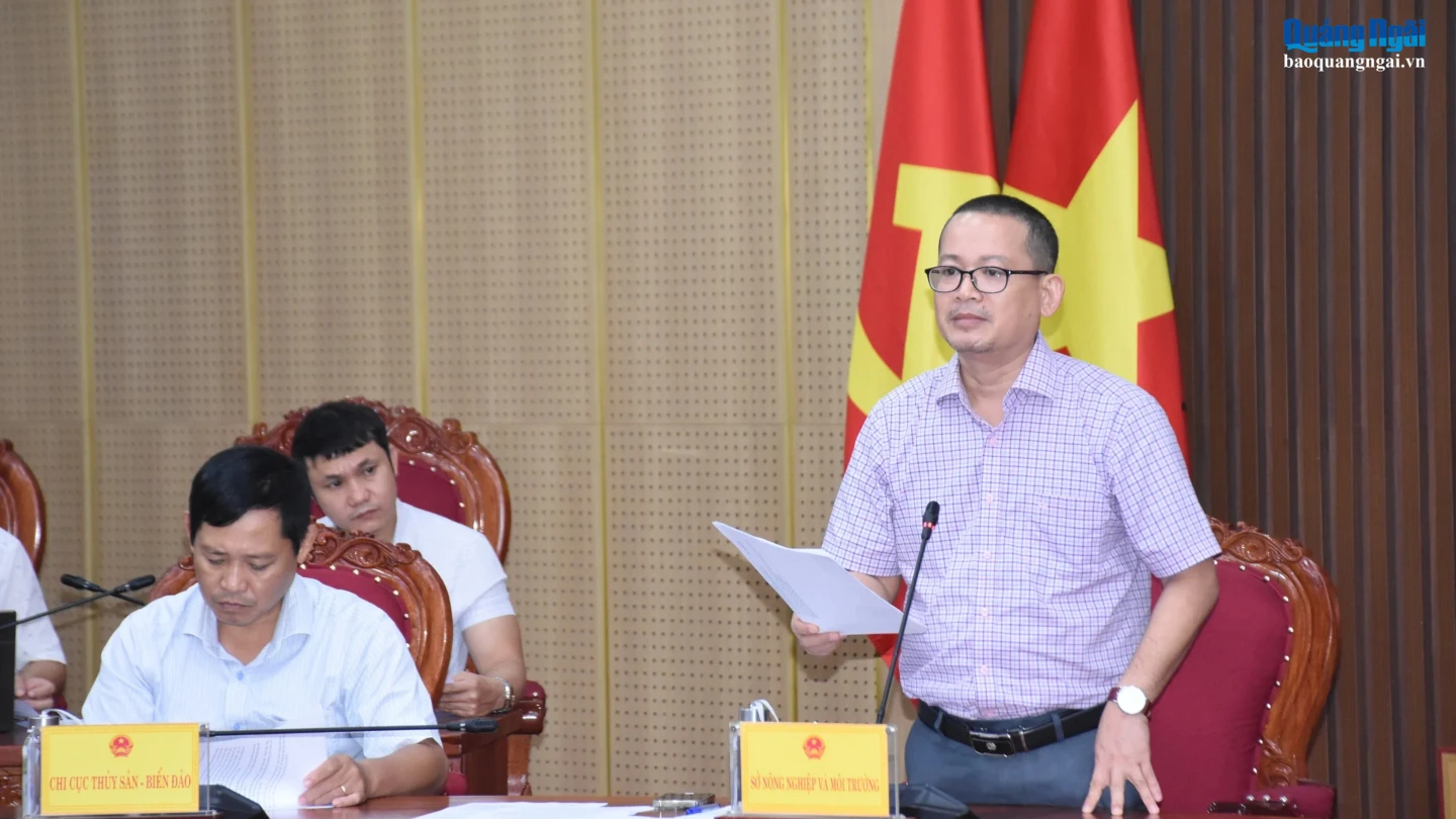 Lãnh đạo Sở Nông nghiệp và Môi trường báo cáo tại cuộc họp.