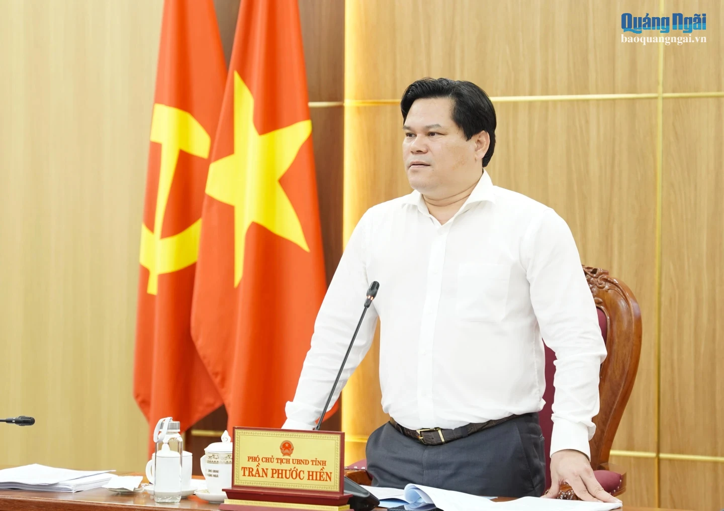 Phó Chủ tịch UBND tỉnh Trần Phước Hiền phát biểu tại cuộc họp.