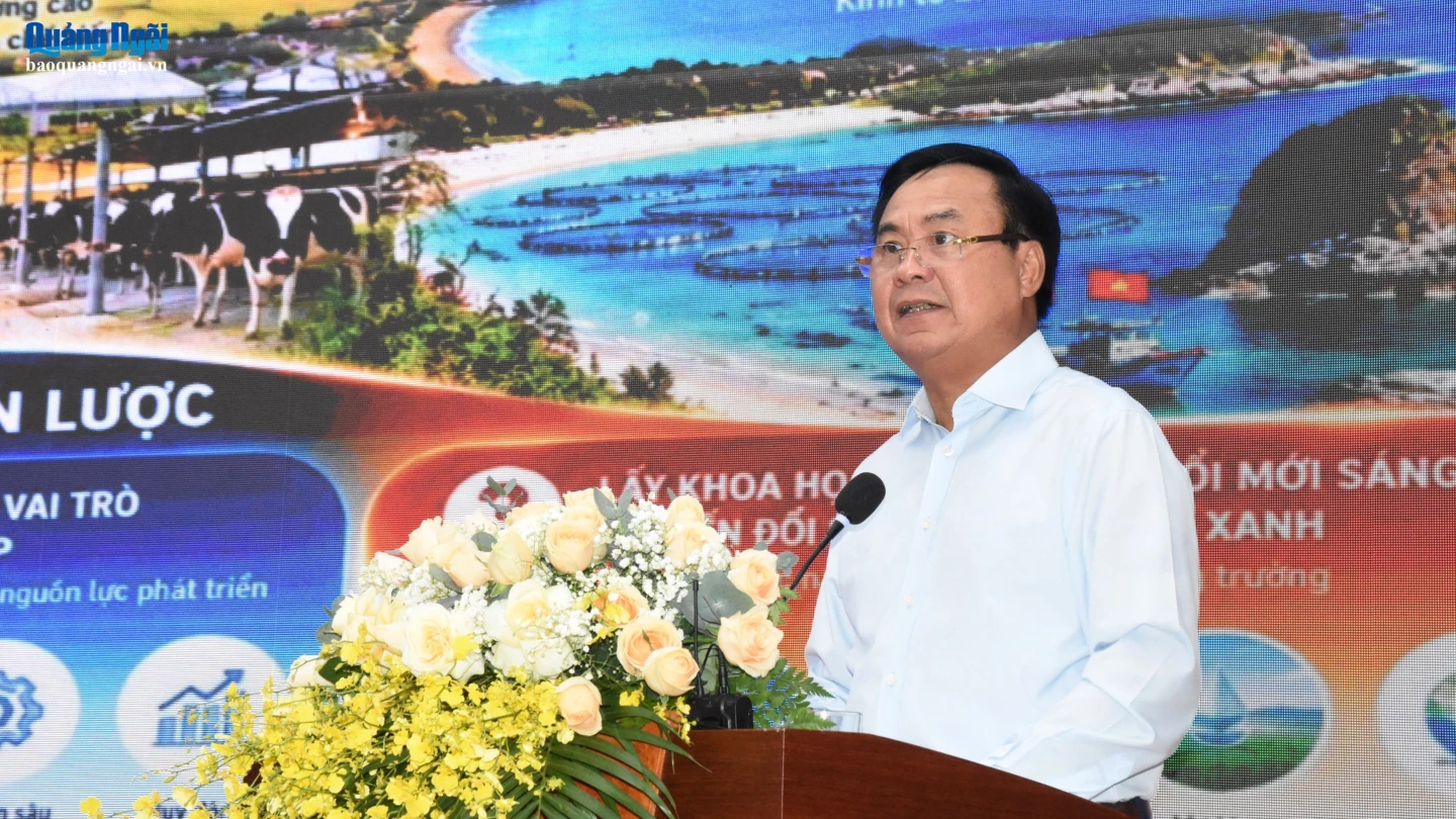Ông Võ Văn Hưng - Thứ trưởng Bộ Nông nghiệp và Môi trường phát biểu tại Hội thảo.
