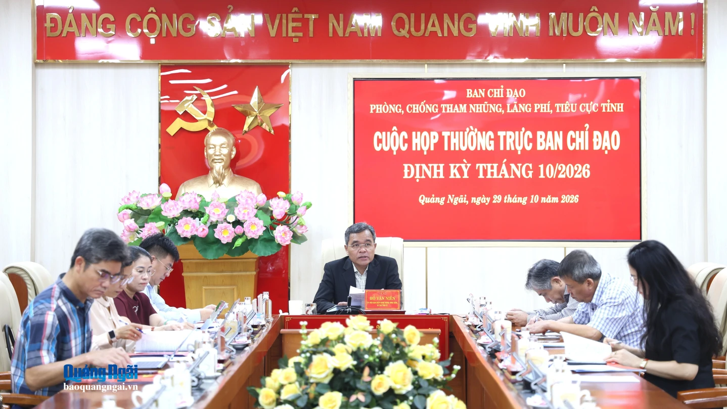 Ủy viên Trung ương Đảng, Bí thư Tỉnh ủy Hồ Văn Niên chủ trì cuộc họp.