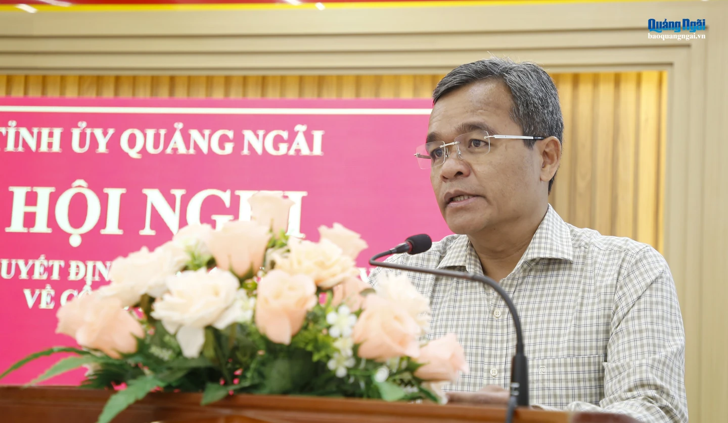 Ủy viên Trung ương Đảng, Bí thư Tỉnh ủy Hồ Văn Niên phát biểu tại hội nghị.