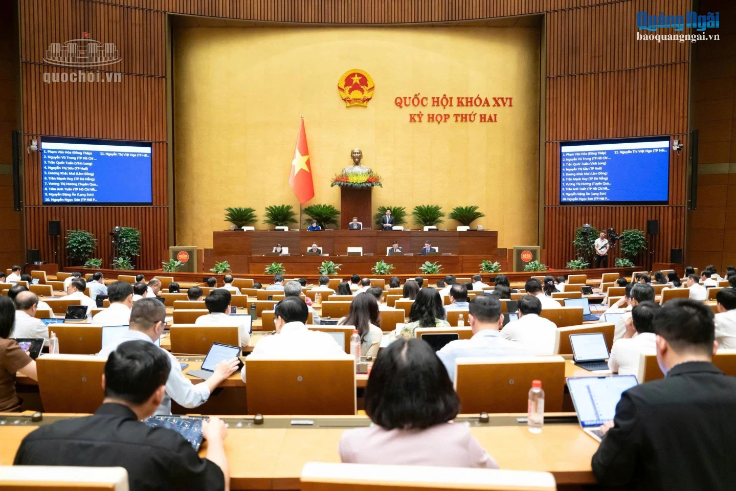 Quang cảnh phiên thảo luận tại hội trường.