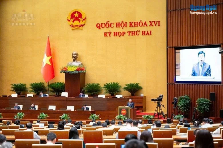 Quang cảnh phiên thảo luận tại hội trường.