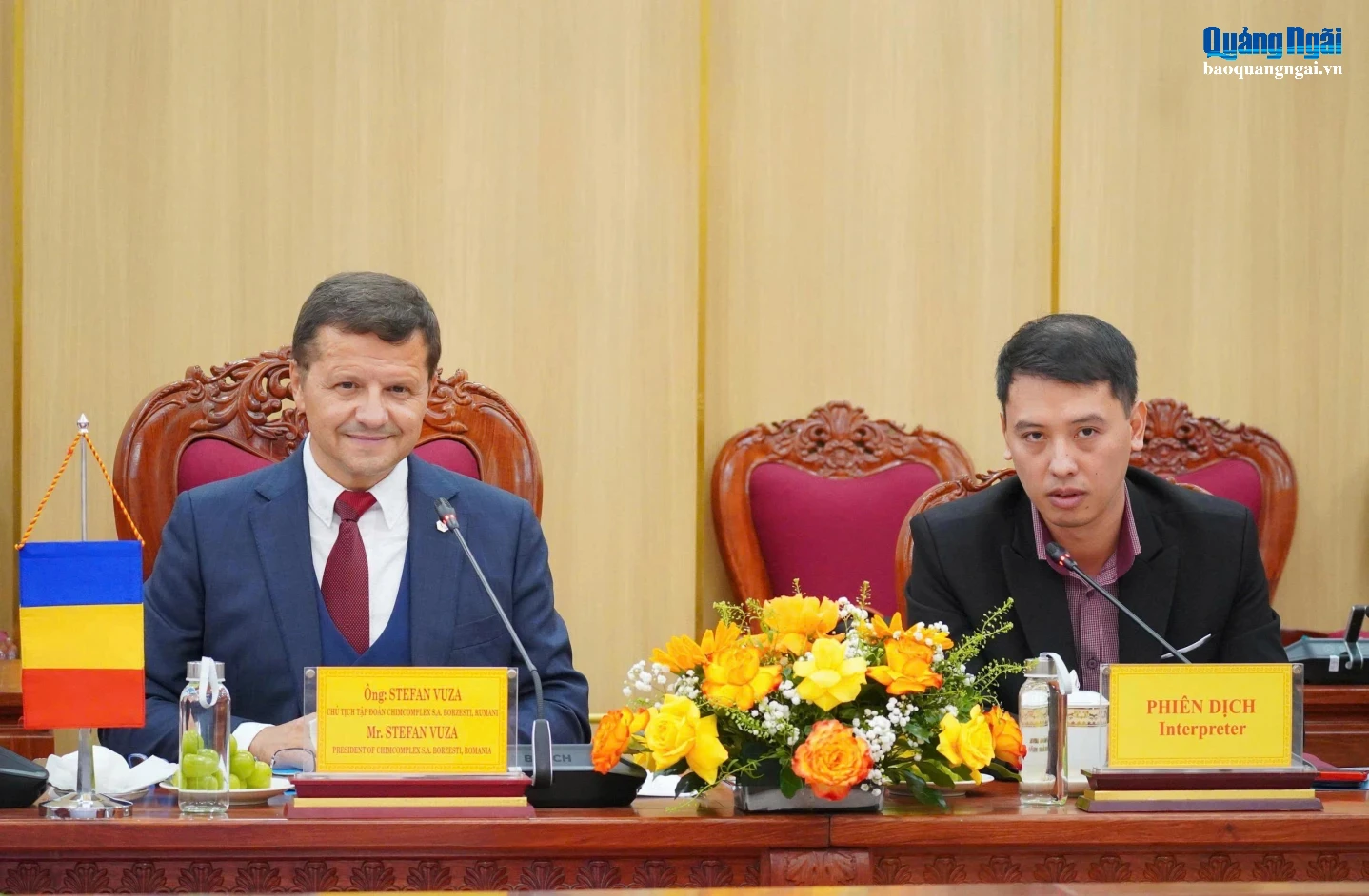  Ông Stefan Vuza - Chủ tịch Tập đoàn Chimcomplex (bên trái) tại buổi làm việc.