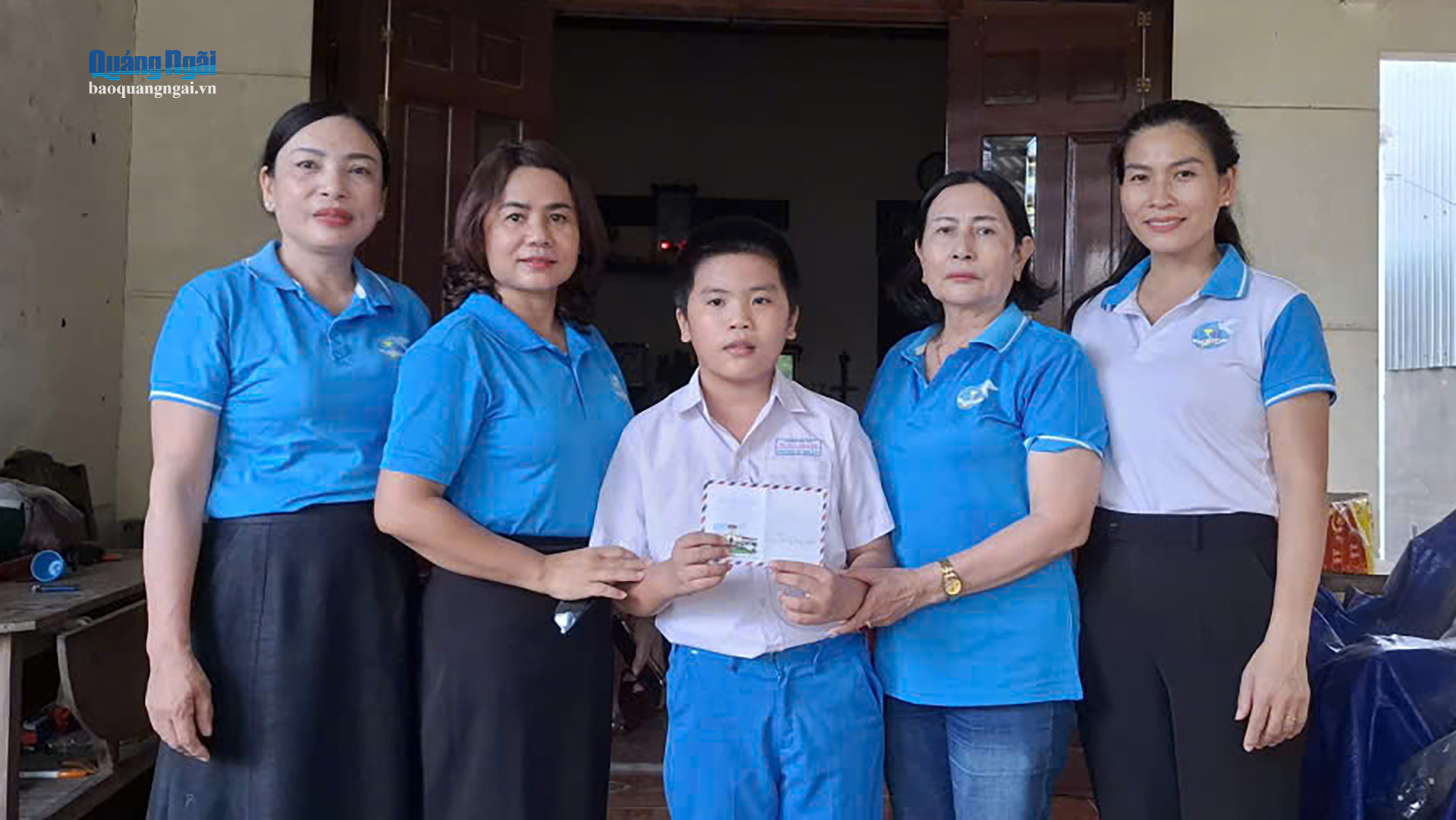 Cầu nối giữa &yacute; Đảng với l&ograve;ng d&acirc;n