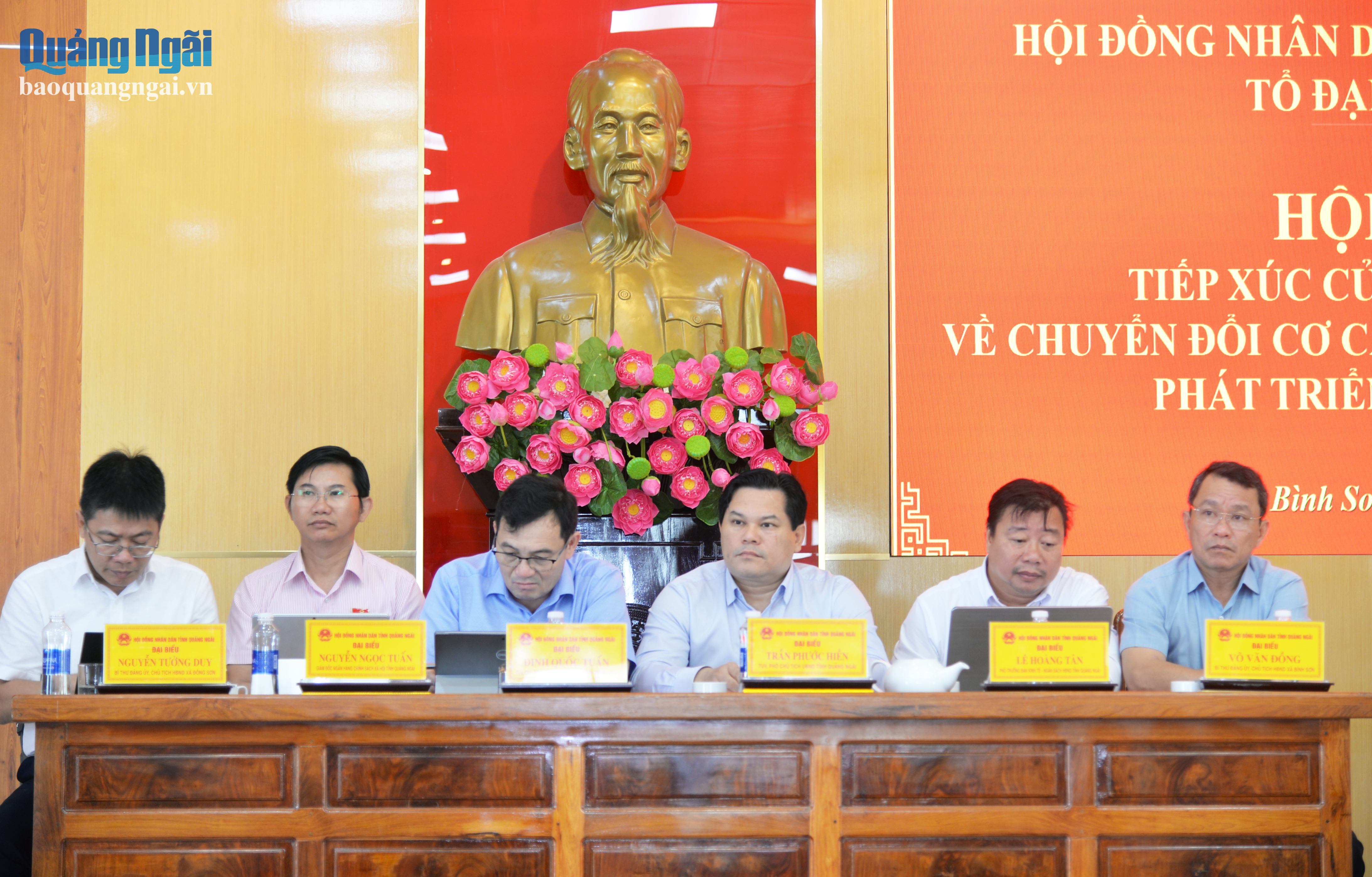 Tổ đại biểu số 3 HĐND tỉnh tiếp xúc cử tri tại xã Bình Sơn.
