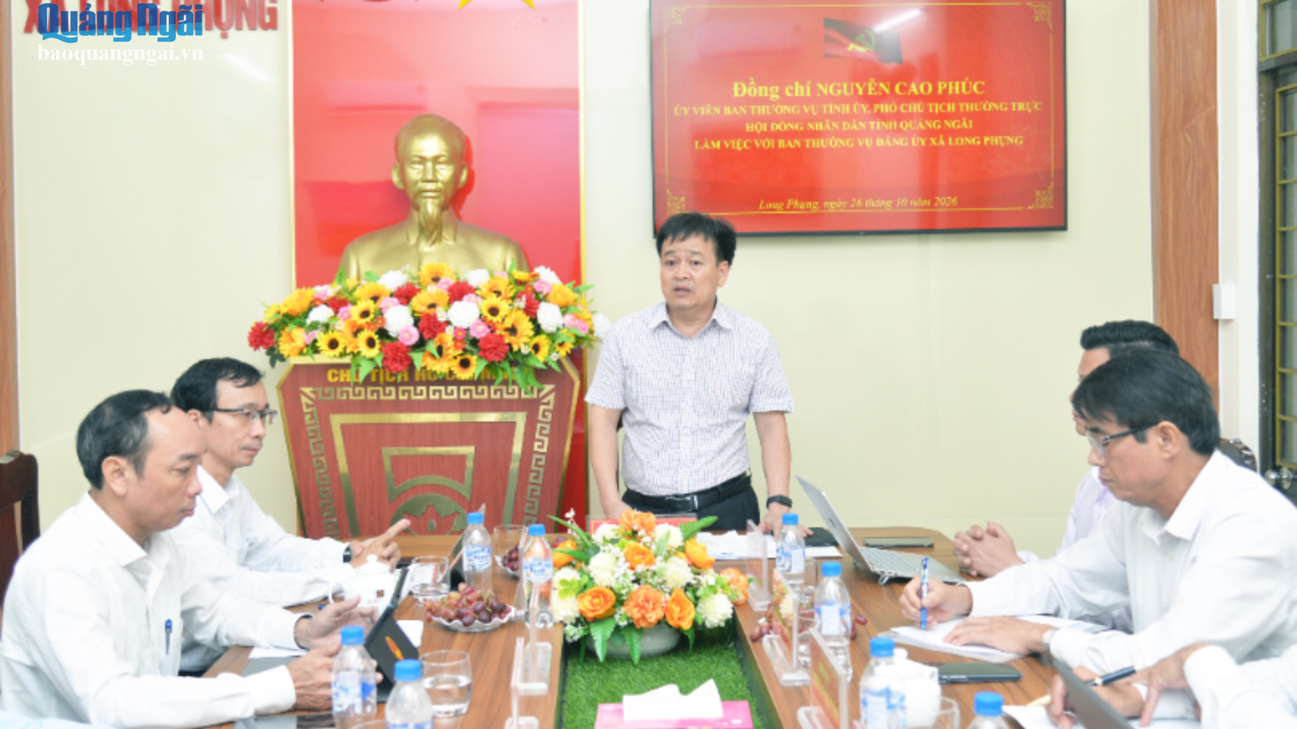 Ph&oacute; Chủ tịch Thường trực HĐND tỉnh Nguyễn Cao Ph&uacute;c l&agrave;m việc với x&atilde; Long Phụng