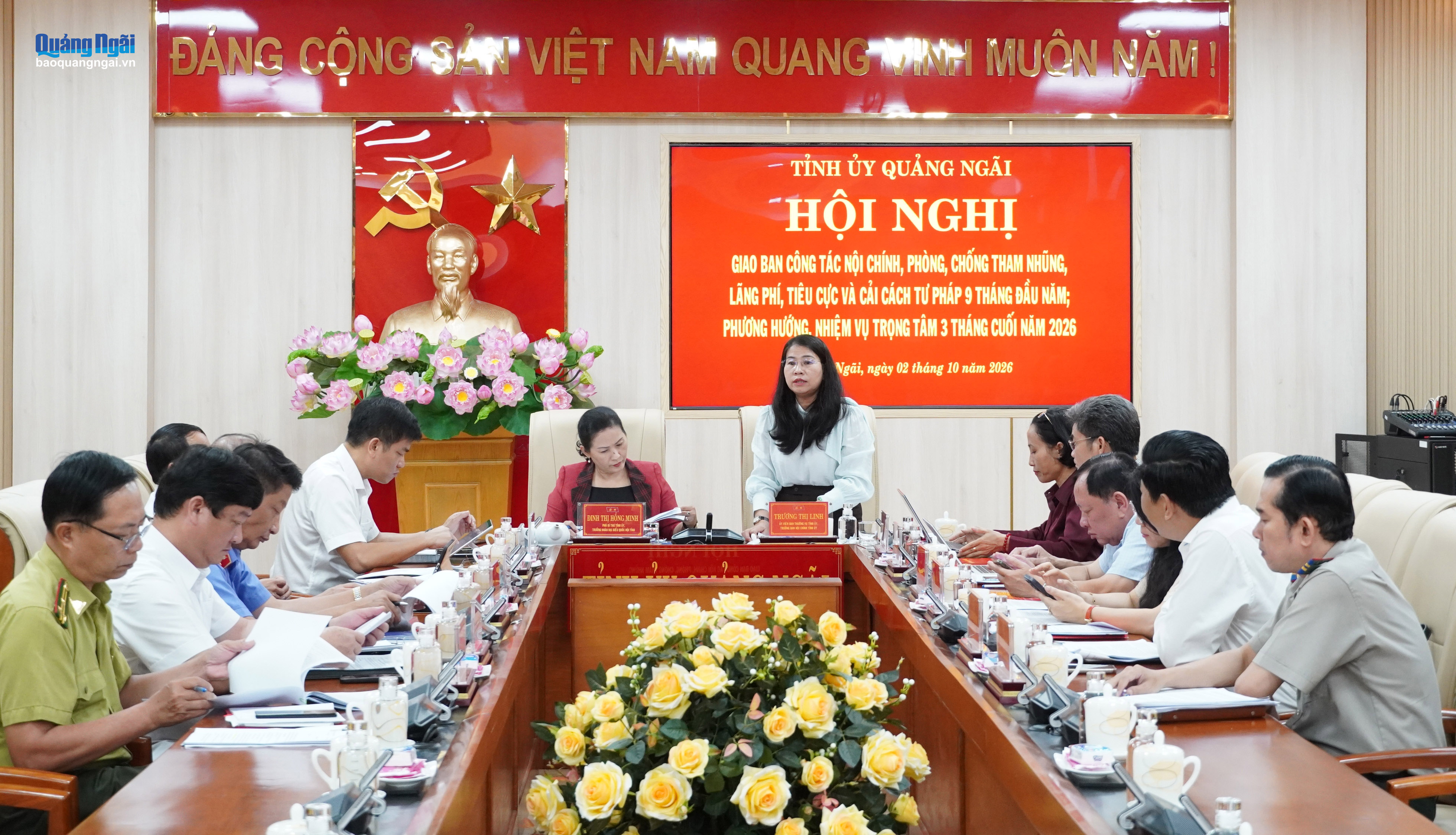 Ủy viên Ban Thường vụ Tỉnh ủy, Trưởng ban Nội chính Tỉnh ủy Trương Thị Linh phát biểu tại hội nghị.