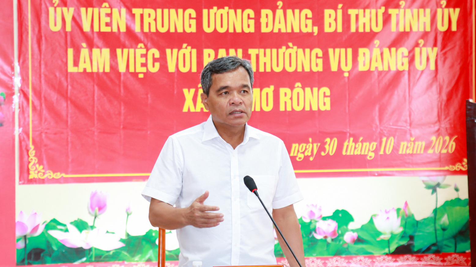 Ủy viên Trung ương Đảng, Bí thư Tỉnh ủy Hồ Văn Niên phát biểu tại buổi làm việc.