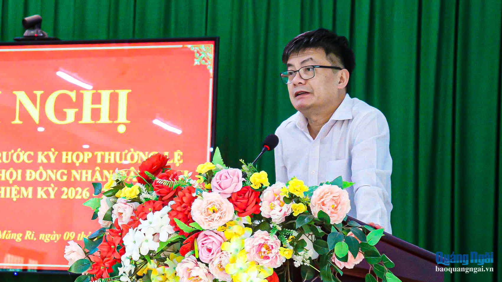 Ủy viên Ban Thường vụ Tỉnh ủy, Phó Chủ tịch HĐND tỉnh Nguyễn Thế Hải phát biểu tại buổi tiếp xúc cử tri.