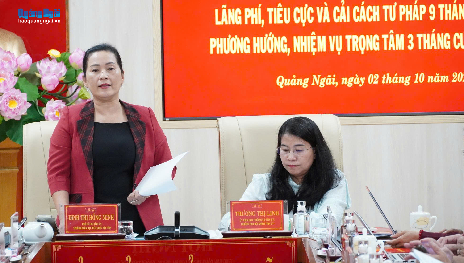 Phó Bí thư Tỉnh ủy, Trưởng đoàn Đại biểu Quốc hội tỉnh Đinh Thị Hồng Minh phát biểu tại hội nghị.