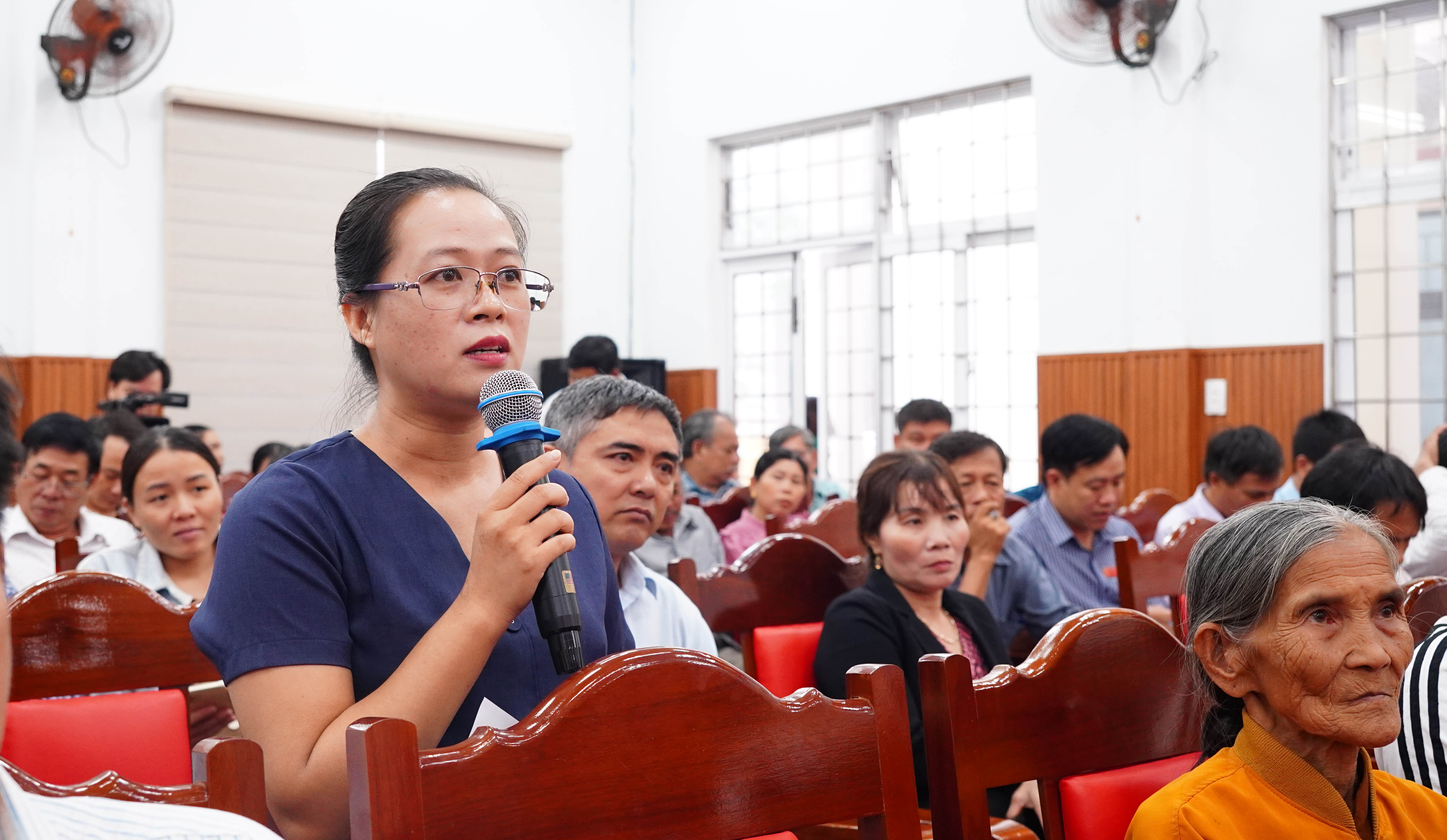 Cử tri phường Sa Huỳnh nêu kiến nghị, mong muốn tại hội nghị tiếp xúc cử tri.
