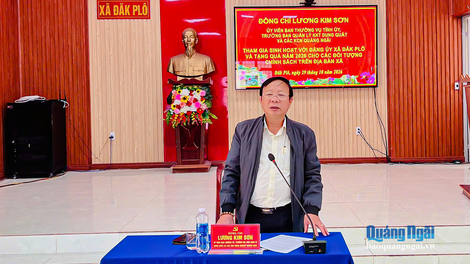 Ủy viên Ban Thường vụ Tỉnh ủy, Trưởng Ban Quản lý KKT Dung Quất và các KCN Quảng Ngãi Lương Kim Sơn phát biểu chỉ đạo tại buổi sinh hoạt.