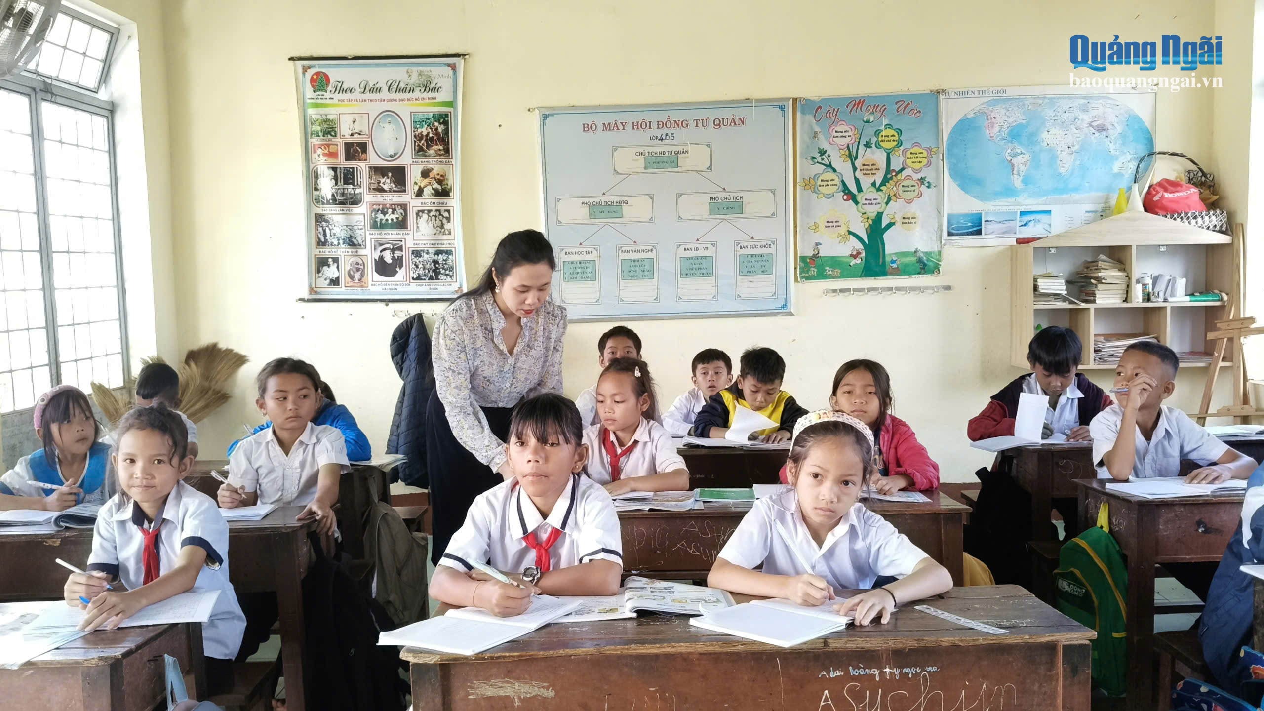 Bền bỉ gieo tri thức tr&ecirc;n v&ugrave;ng đất Đăk P&eacute;k