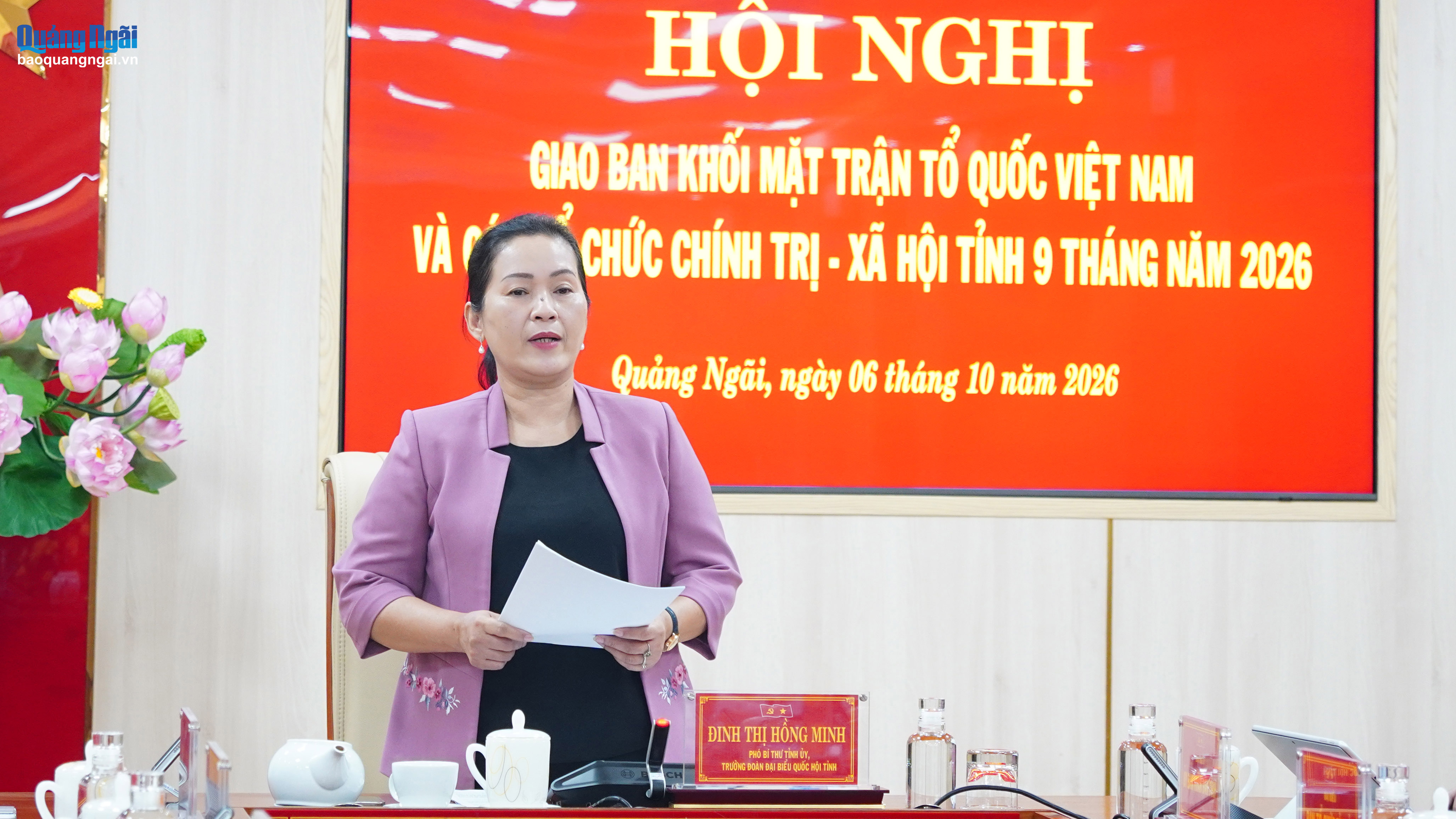 Phó Bí thư Tỉnh ủy, Trưởng Đoàn ĐBQH tỉnh Đinh Thị Hồng Minh phát biểu tại hội nghị.