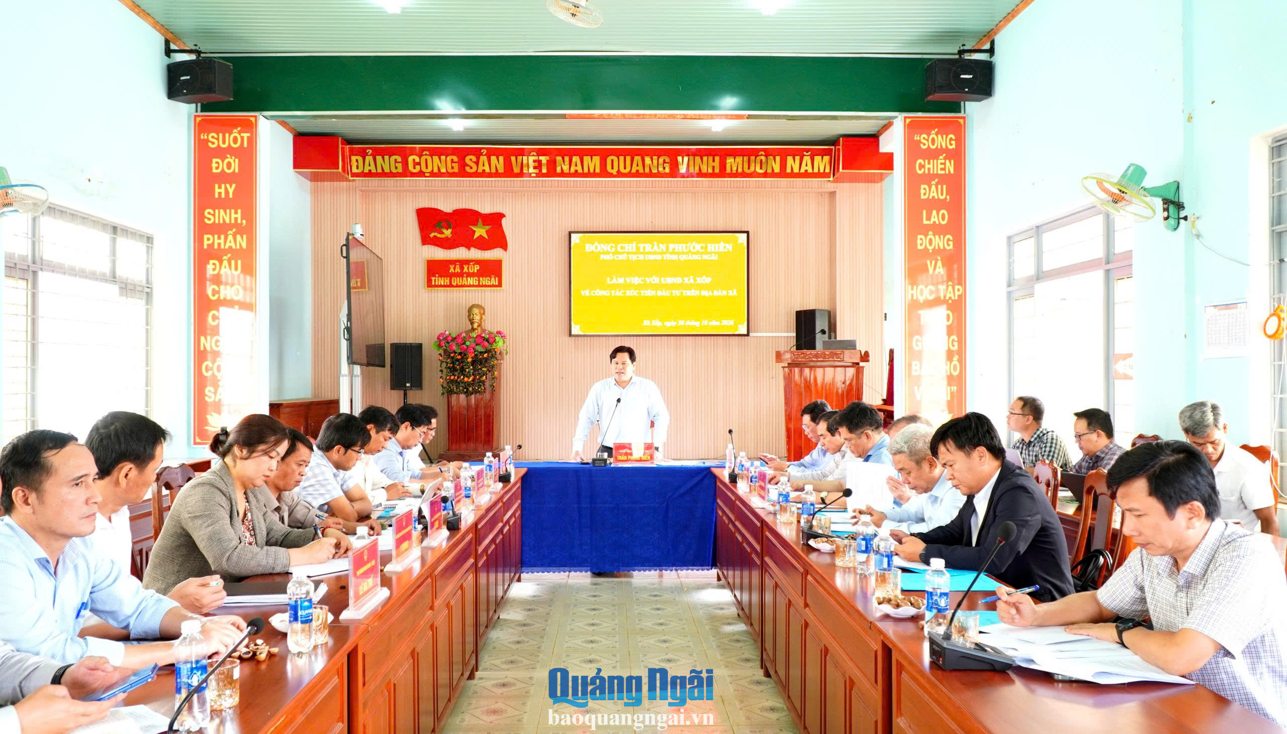Phó Chủ tịch UBND tỉnh Trần Phước Hiền chủ trì buổi làm việc.