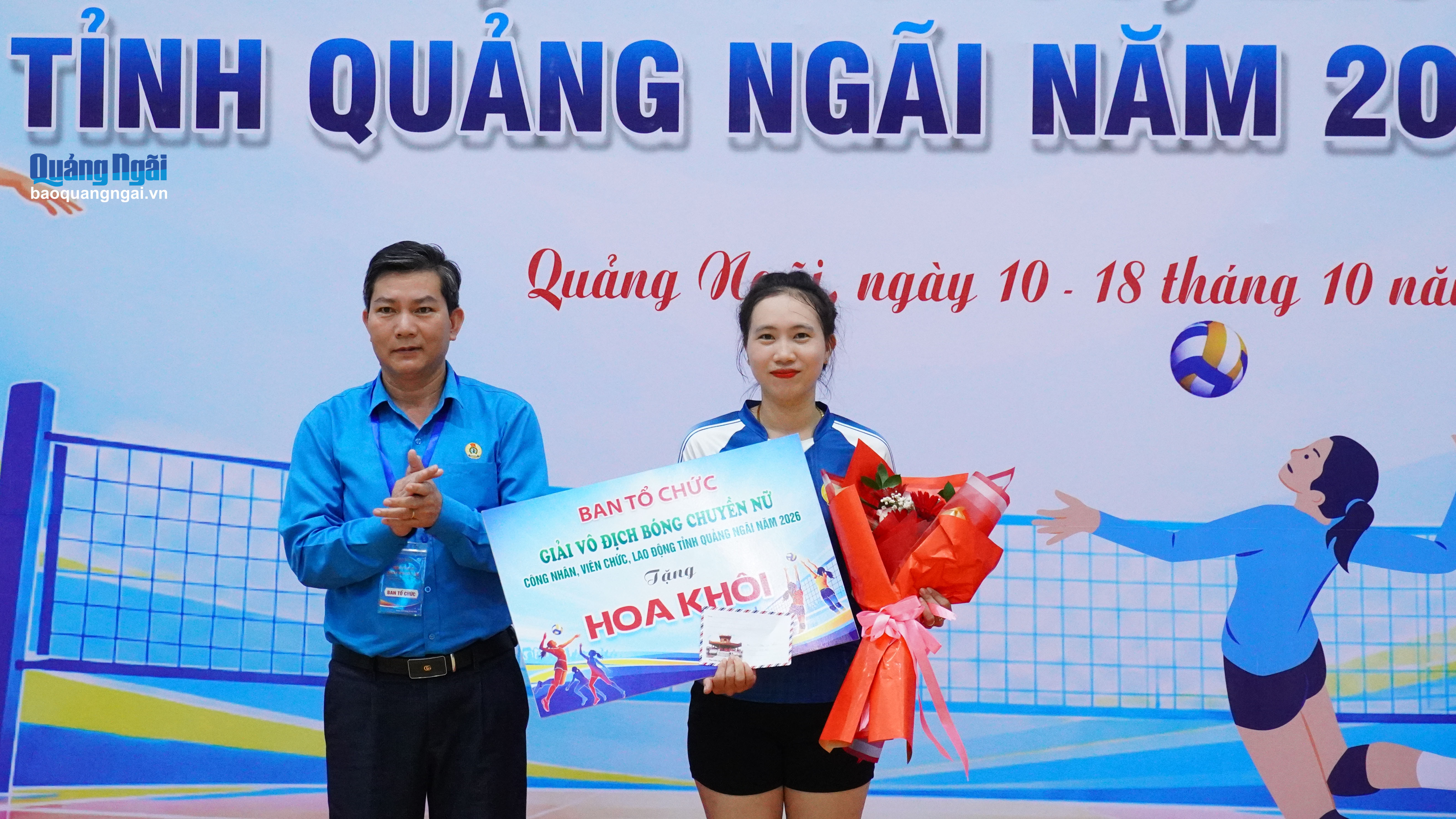 Ban tổ chức trao danh hiệu hoa khôi của giải.