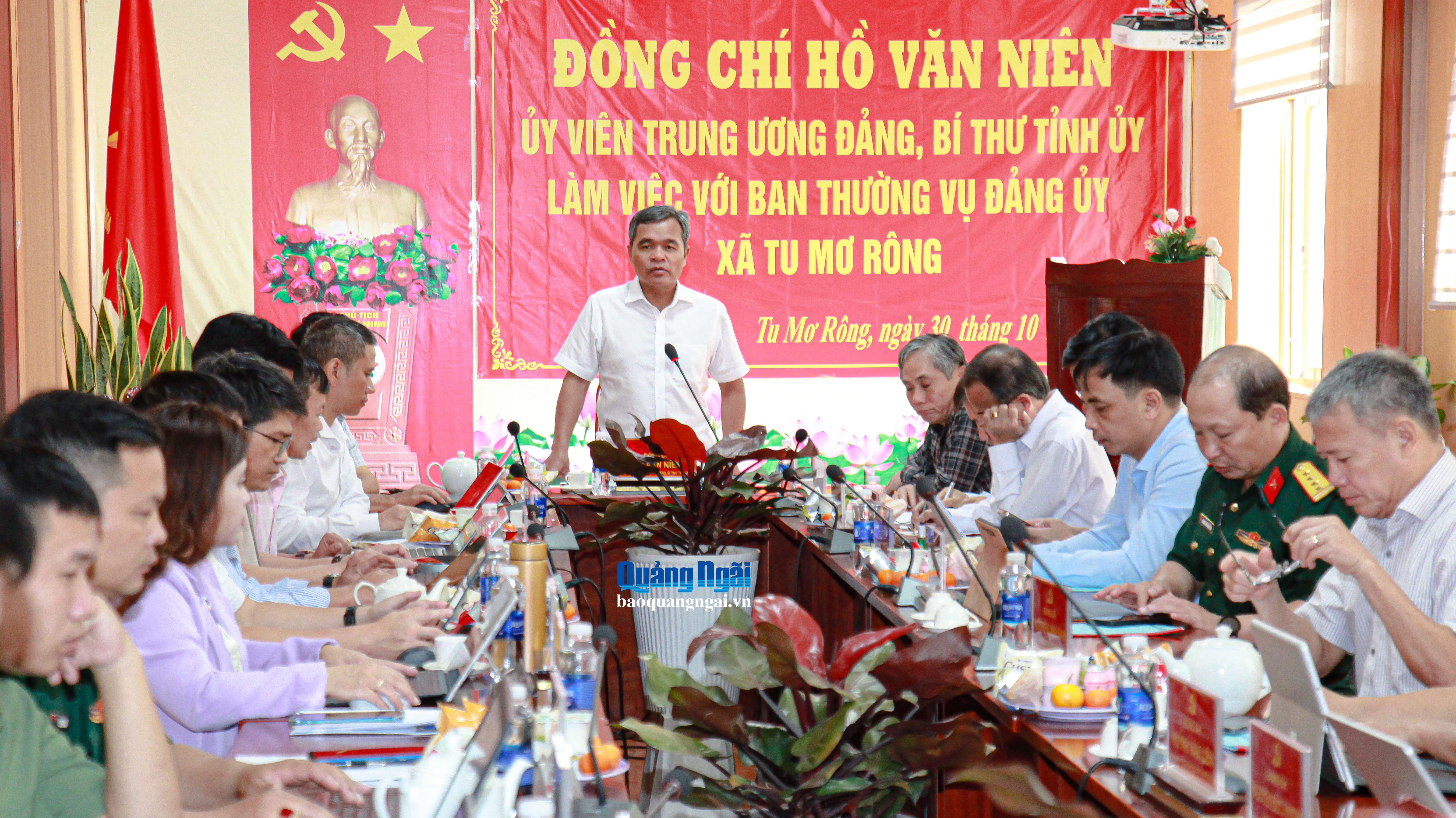 Quang cảnh buổi làm việc.
