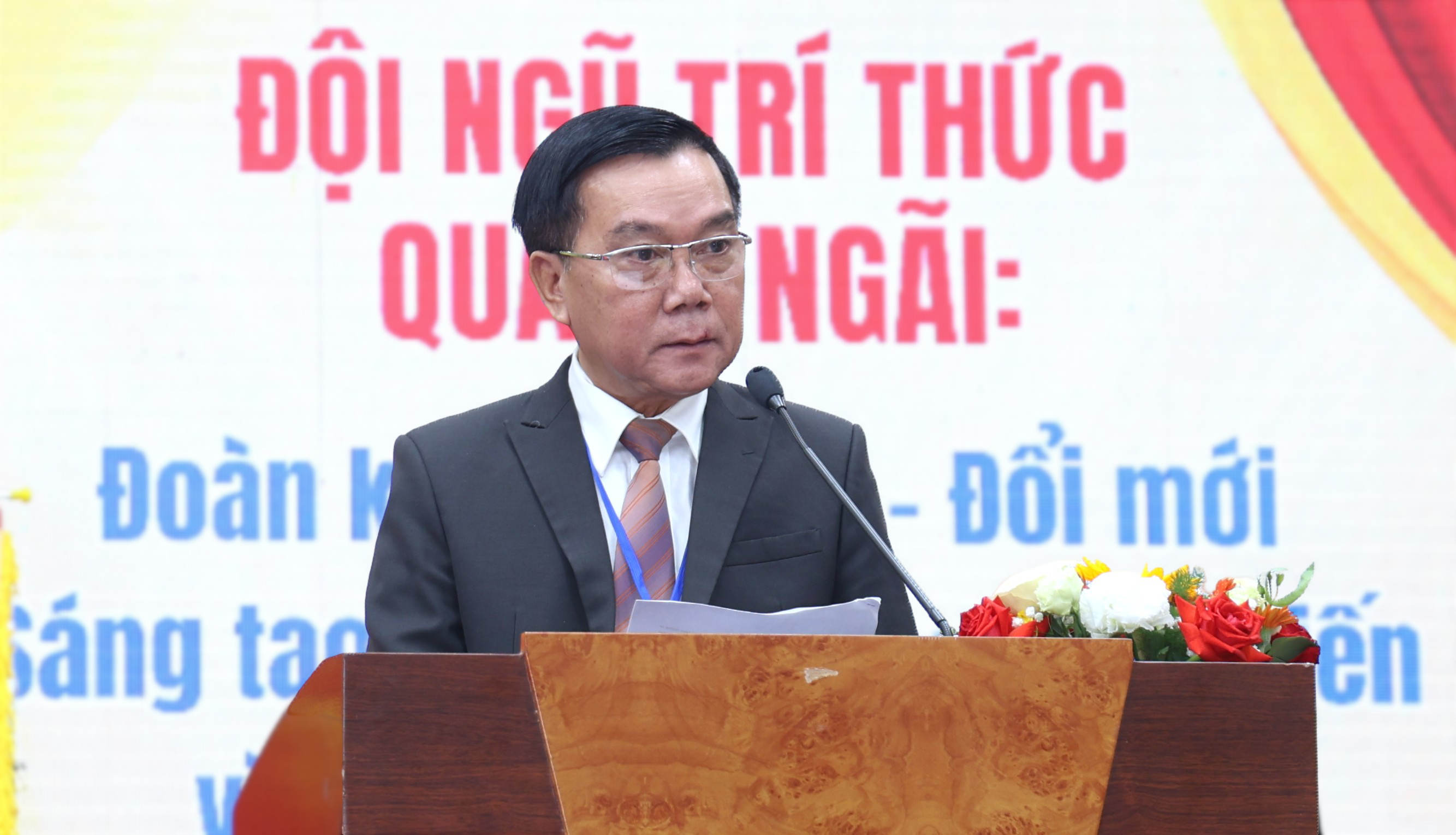 Tiến sĩ Nguyễn Tấn Đức - Chủ tịch Liên hiệp Hội khóa I phát biểu nhận nhiệm vụ.