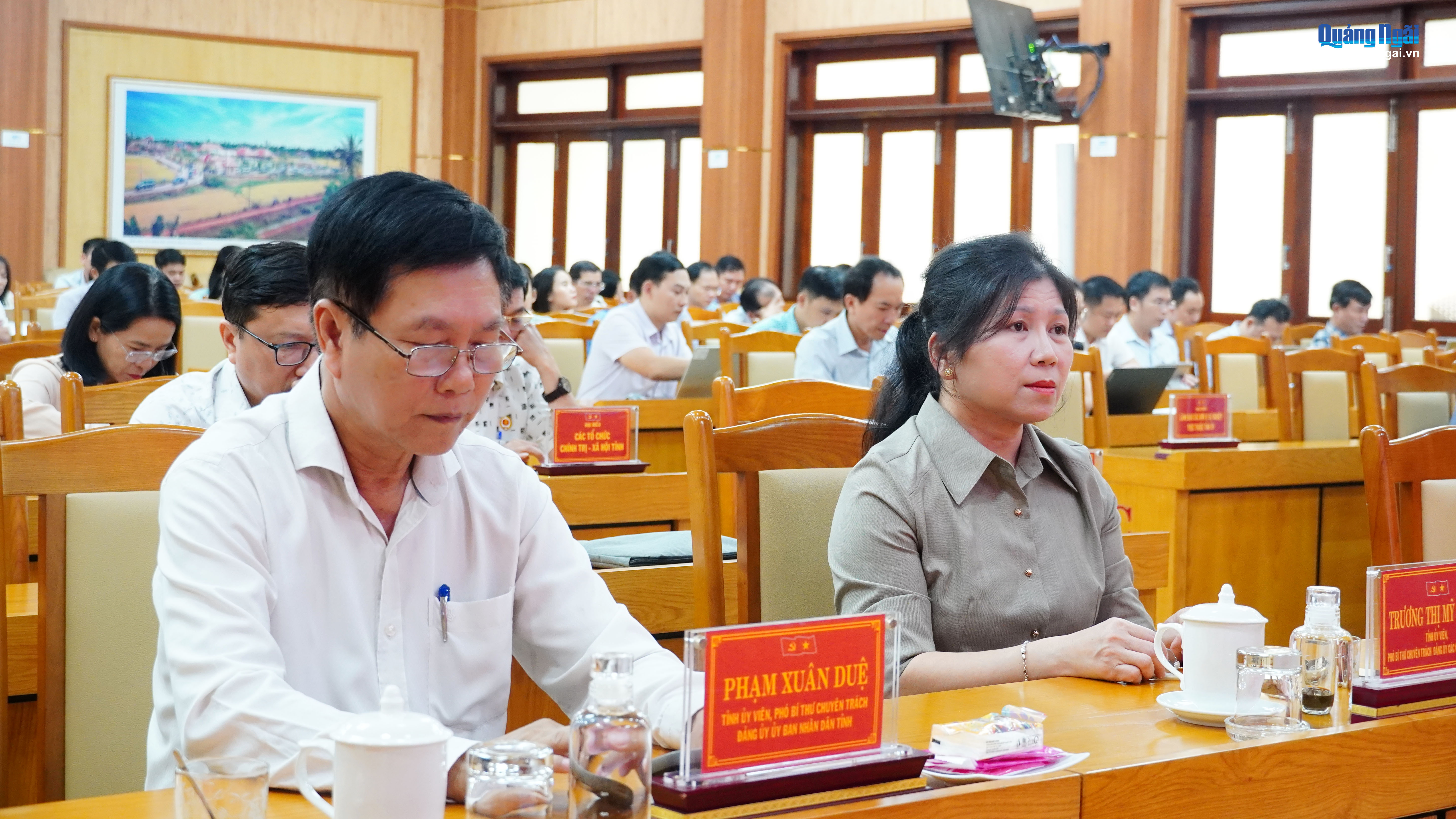 Đại diện lãnh đạo Đảng ủy các cơ quan Đảng tỉnh, Đảng ủy UBND tỉnh tham dự tại điểm cầu tỉnh Quảng Ngãi.
