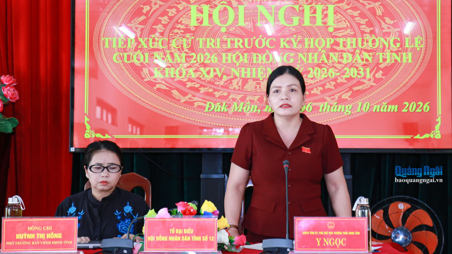 Ủy viên Ban Thường vụ Tỉnh ủy, Phó Chủ tịch Thường trực UBND tỉnh Y Ngọc chủ trì buổi tiếp xúc cử tri.