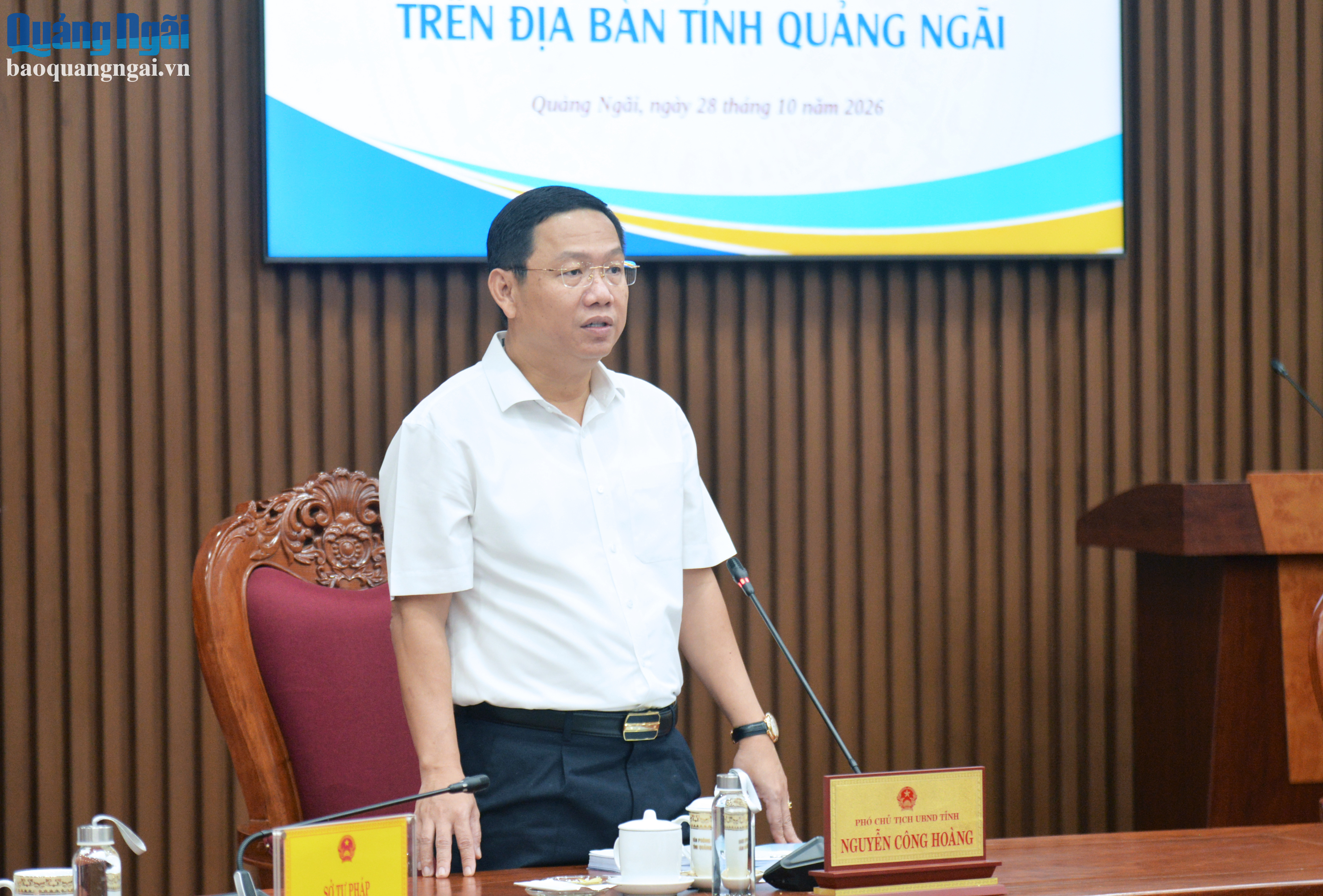 Phó Chủ tịch UBND tỉnh Nguyễn Công Hoàng chủ trì buổi làm việc.