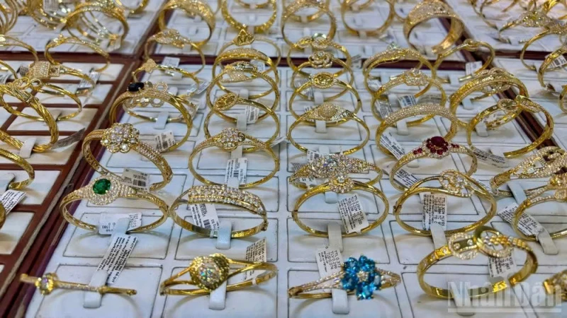 Giá vàng trong nước và thế giới đồng loạt giảm
